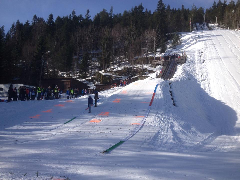 9 Røykenhoppere på renn i Gjerpenkollen